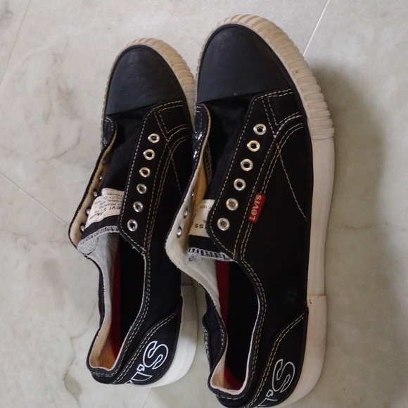 Levi's canvas sneakers. - Picture 2 of 8